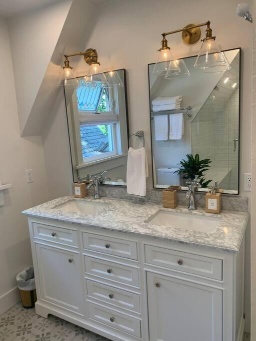 Holiday home Large Renovated Character With 3 Beds/2 Bath Vancouver