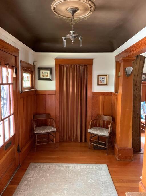 Large Renovated Character With 3 Beds/2 Bath Holiday home