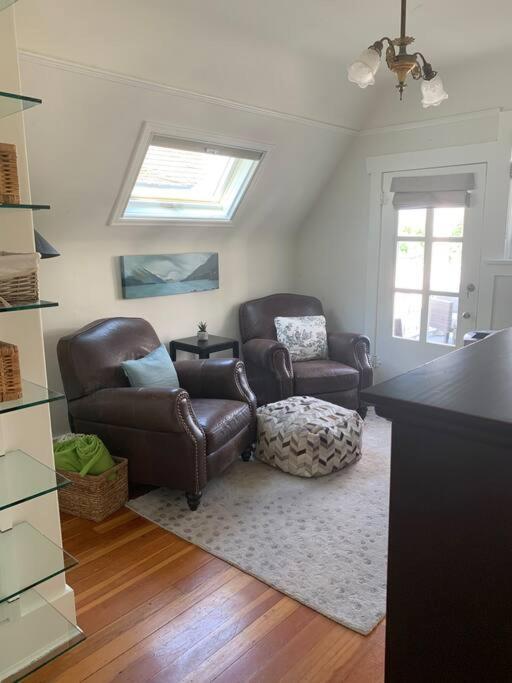 Large Renovated Character With 3 Beds/2 Bath Holiday home Vancouver