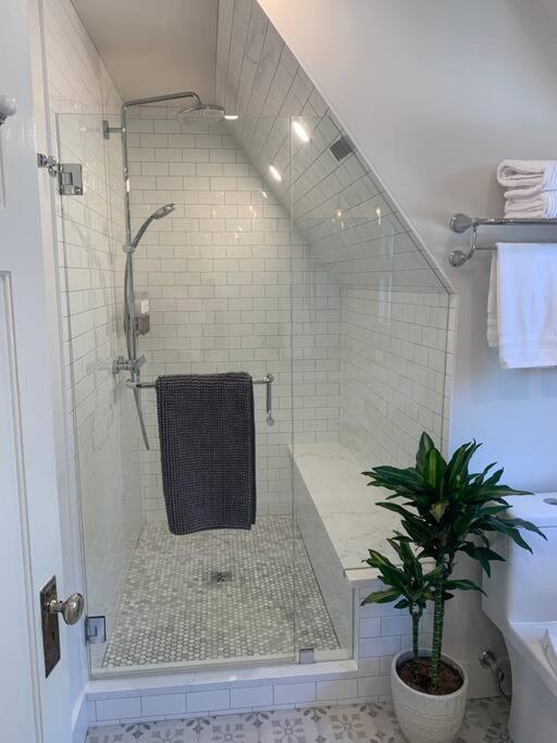 Large Renovated Character With 3 Beds/2 Bath Holiday home