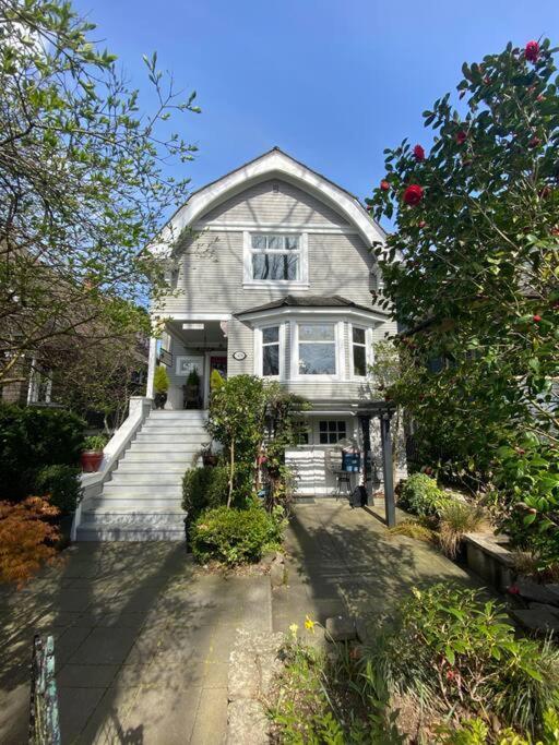 Large Renovated Character With 3 Beds/2 Bath Holiday home Vancouver