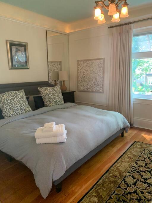 Large Renovated Character With 3 Beds/2 Bath Holiday home *