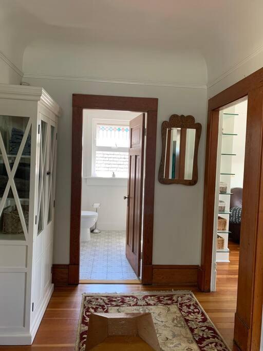 Large Renovated Character With 3 Beds/2 Bath Holiday home Vancouver