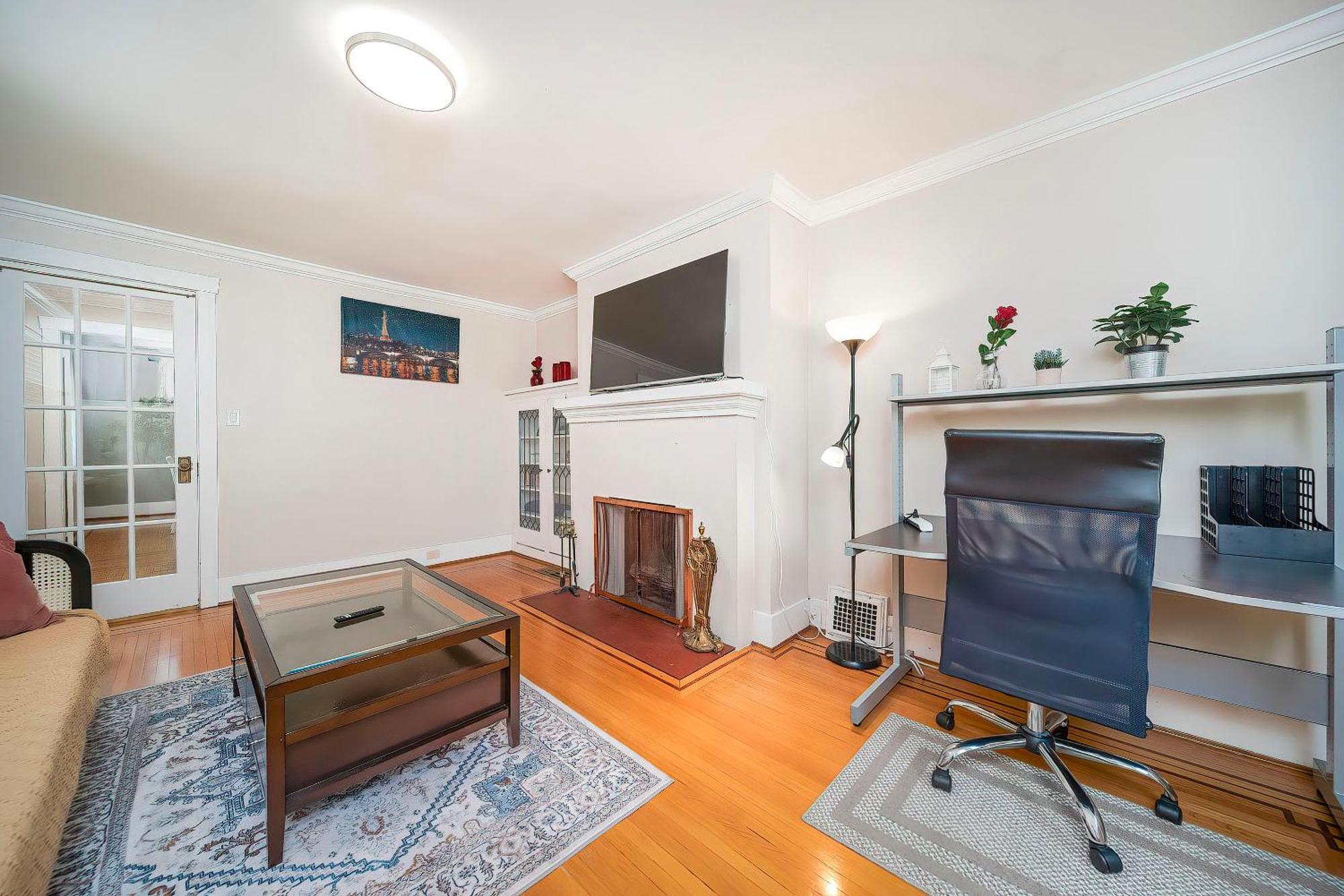 Charming 3br Near Ubc With Parking & Backyard Villa Vancouver