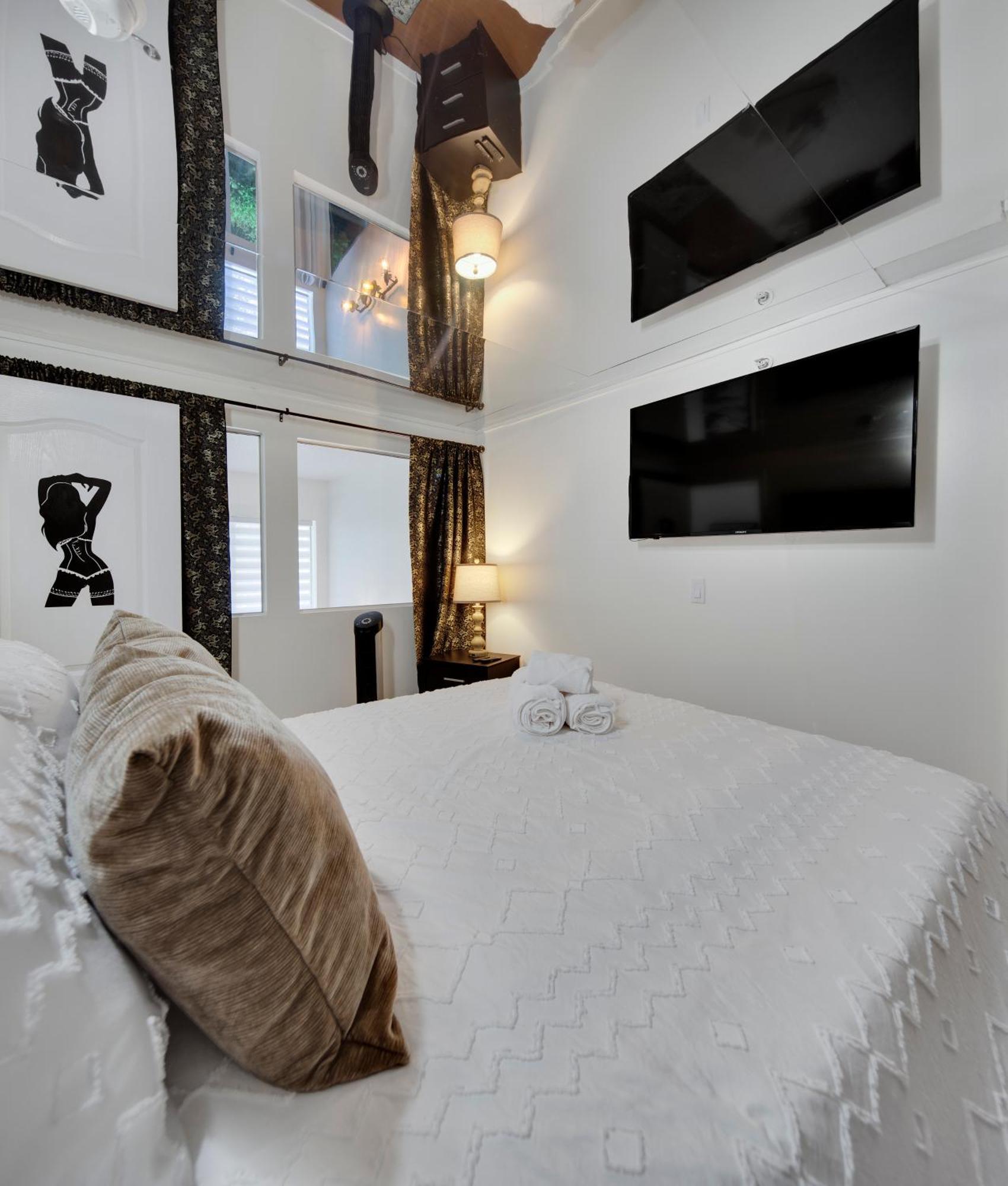Stylish Two-story Loft With Rooftop Deck Apartment *