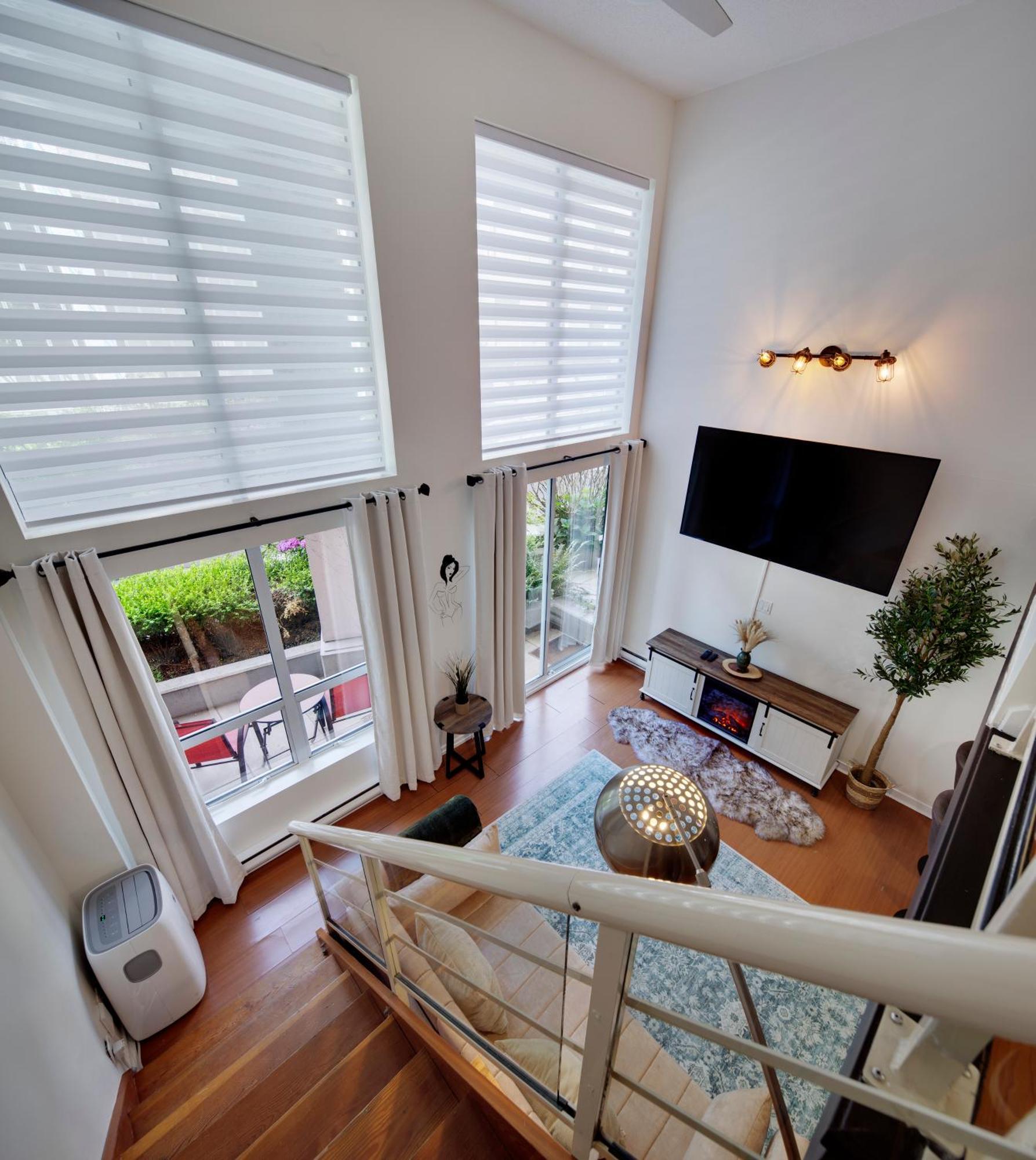 Apartment Stylish Two-story Loft With Rooftop Deck Vancouver