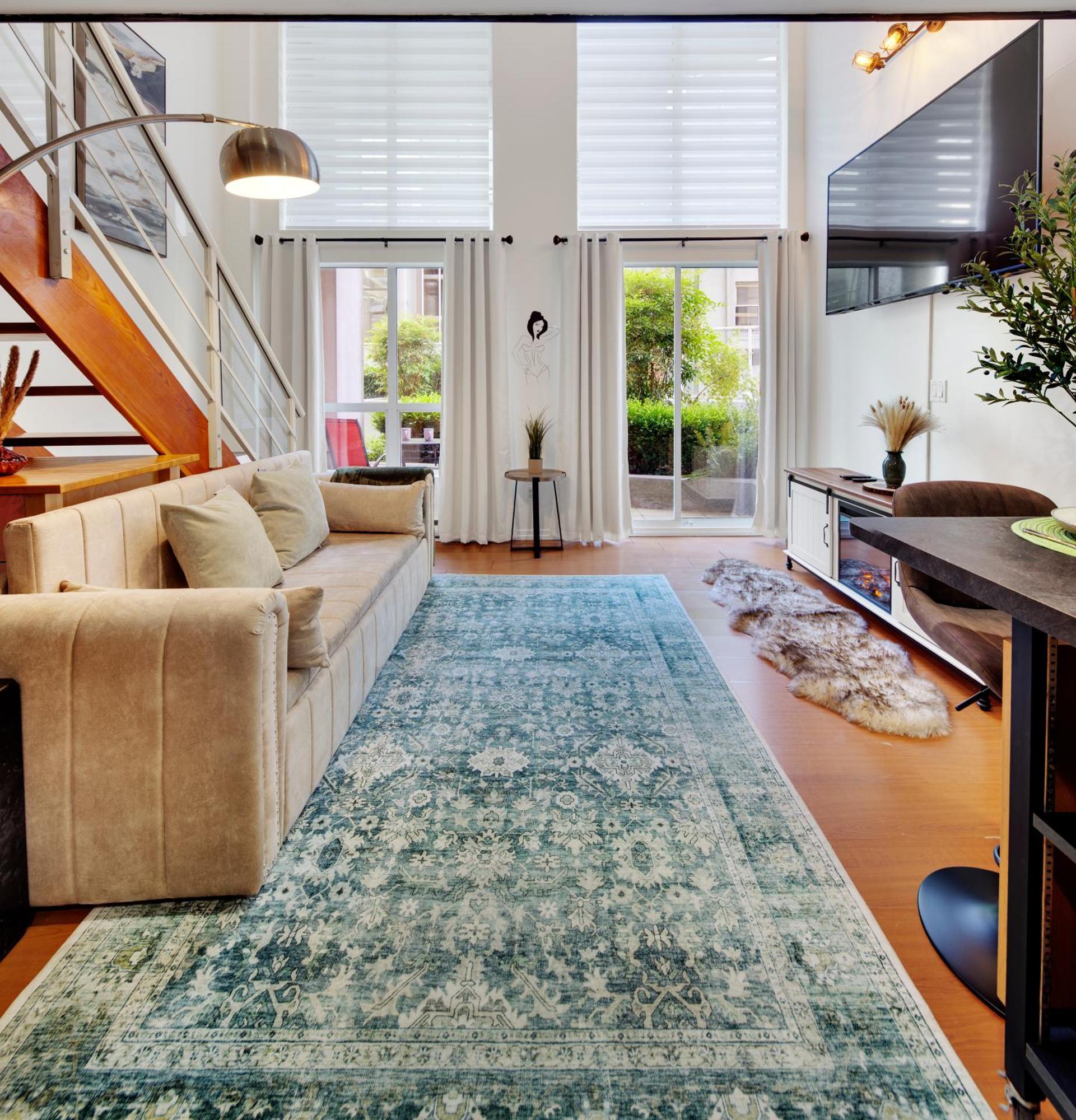 Stylish Two-story Loft With Rooftop Deck * Vancouver