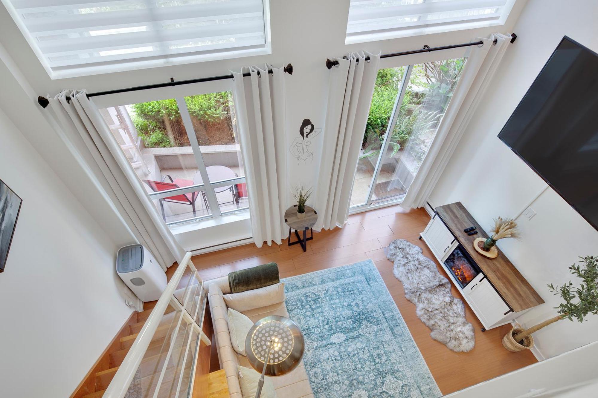 Stylish Two-story Loft With Rooftop Deck * Vancouver