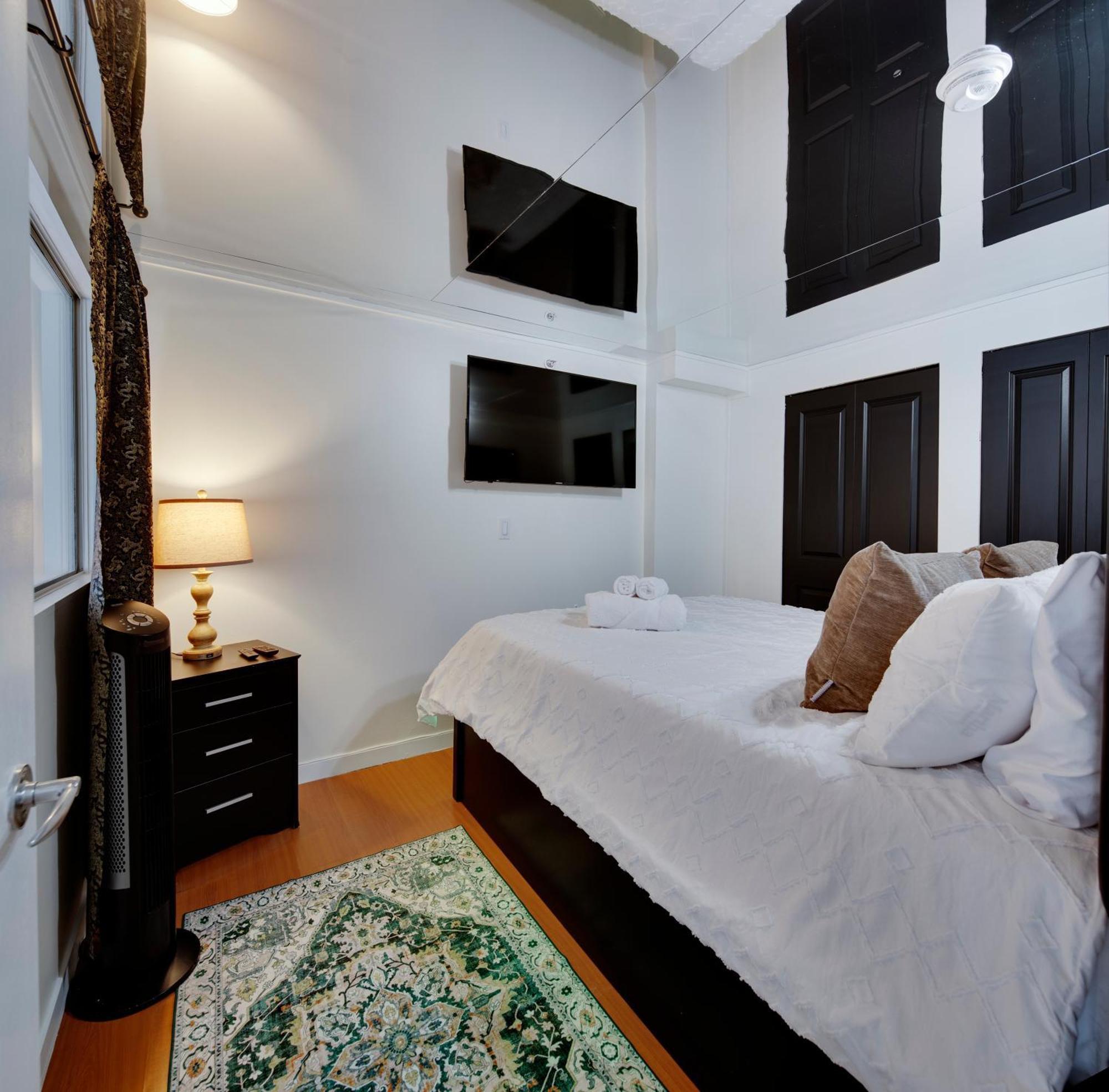 Apartment Stylish Two-story Loft With Rooftop Deck