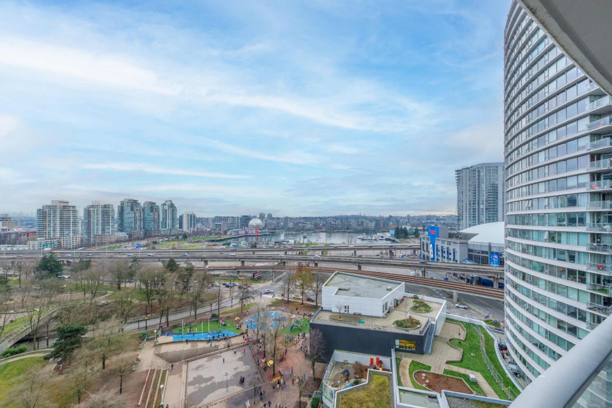 Modern Downtown With Pool Jacuzzi & Sauna Vancouver