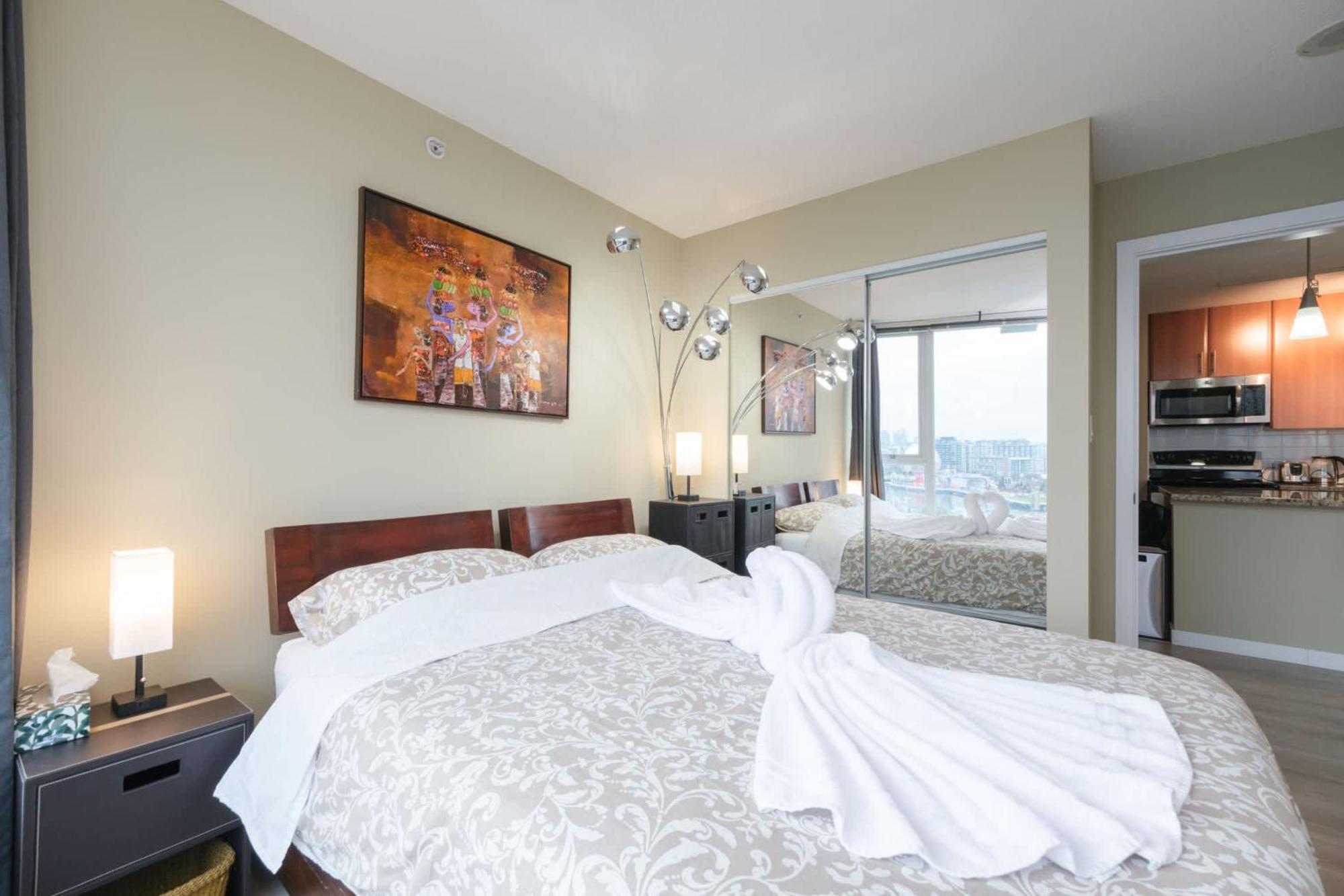 Modern Downtown With Pool Jacuzzi & Sauna * Vancouver