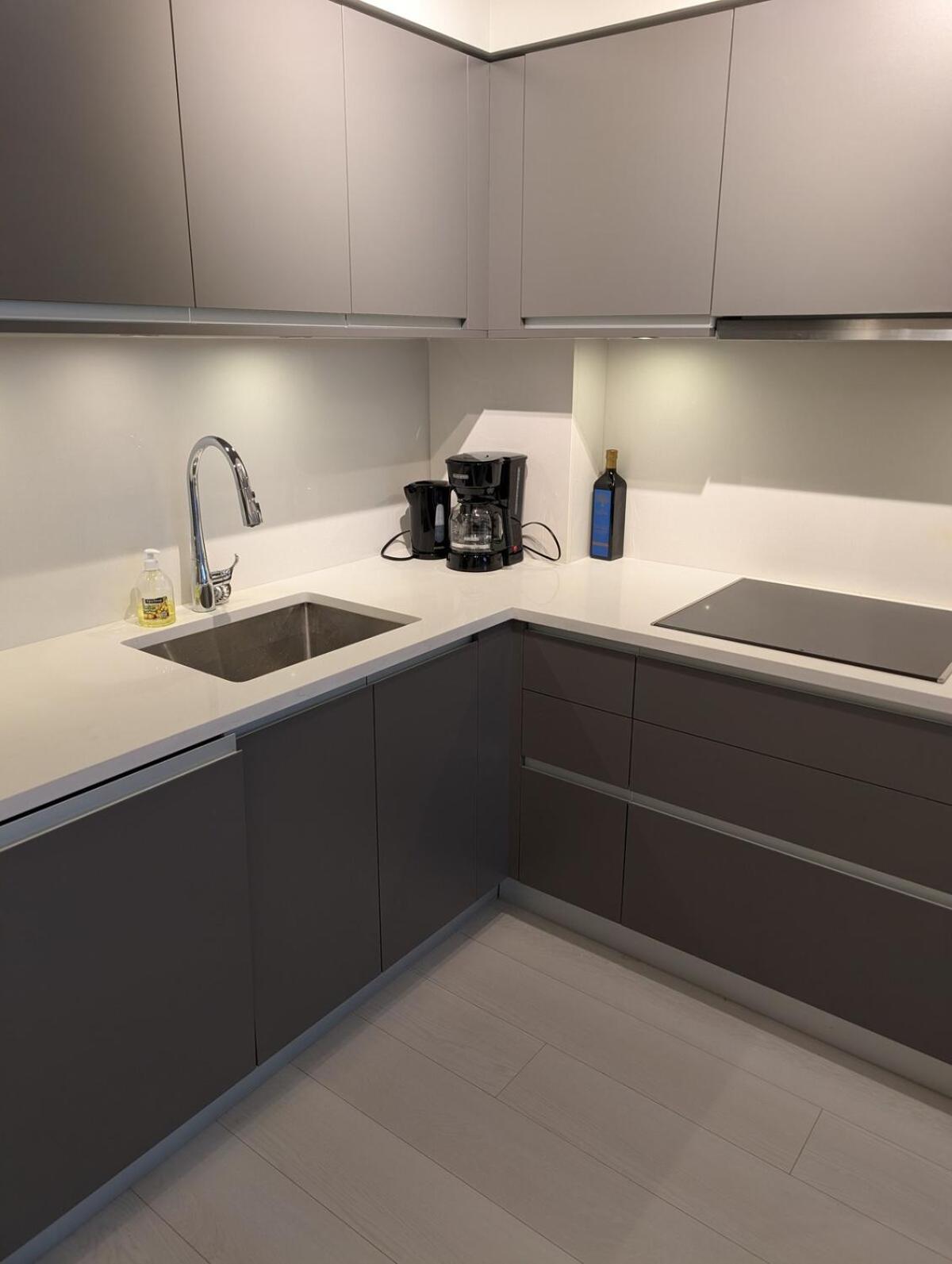 Modern 2 Bedroom With Ac In Olympic Village