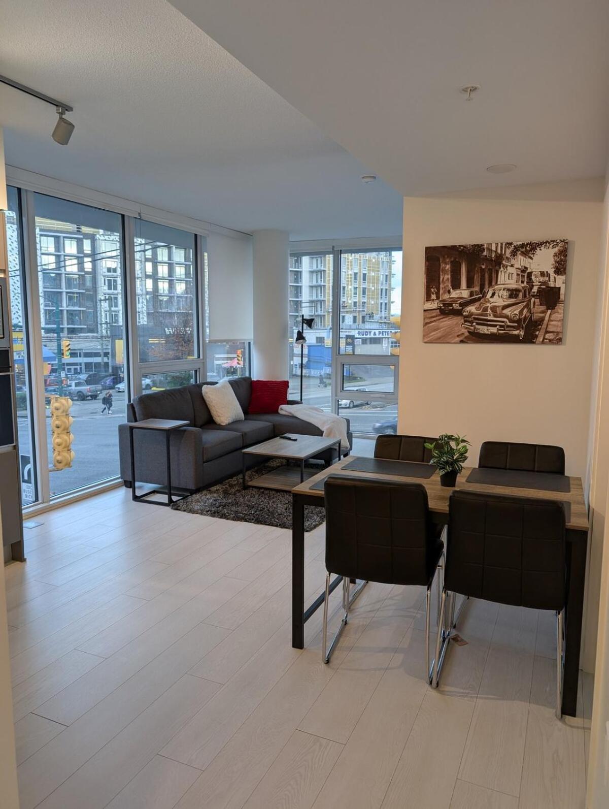 Apartment Modern 2 Bedroom With Ac In Olympic Village