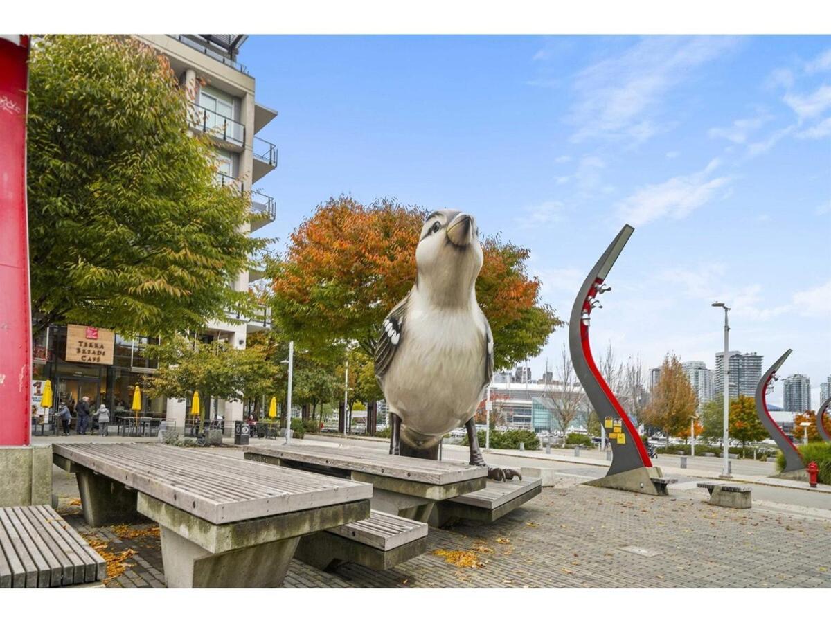 Modern 2 Bedroom With Ac In Olympic Village Vancouver