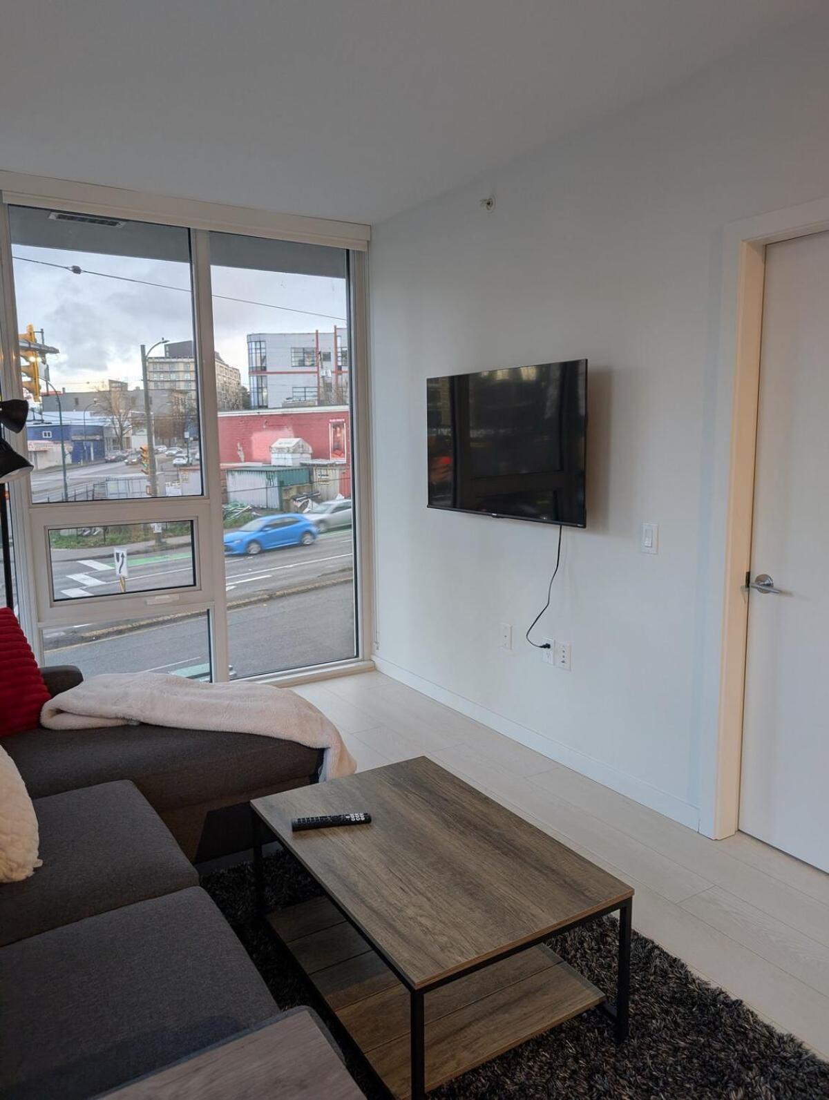 Modern 2 Bedroom With Ac In Olympic Village Vancouver