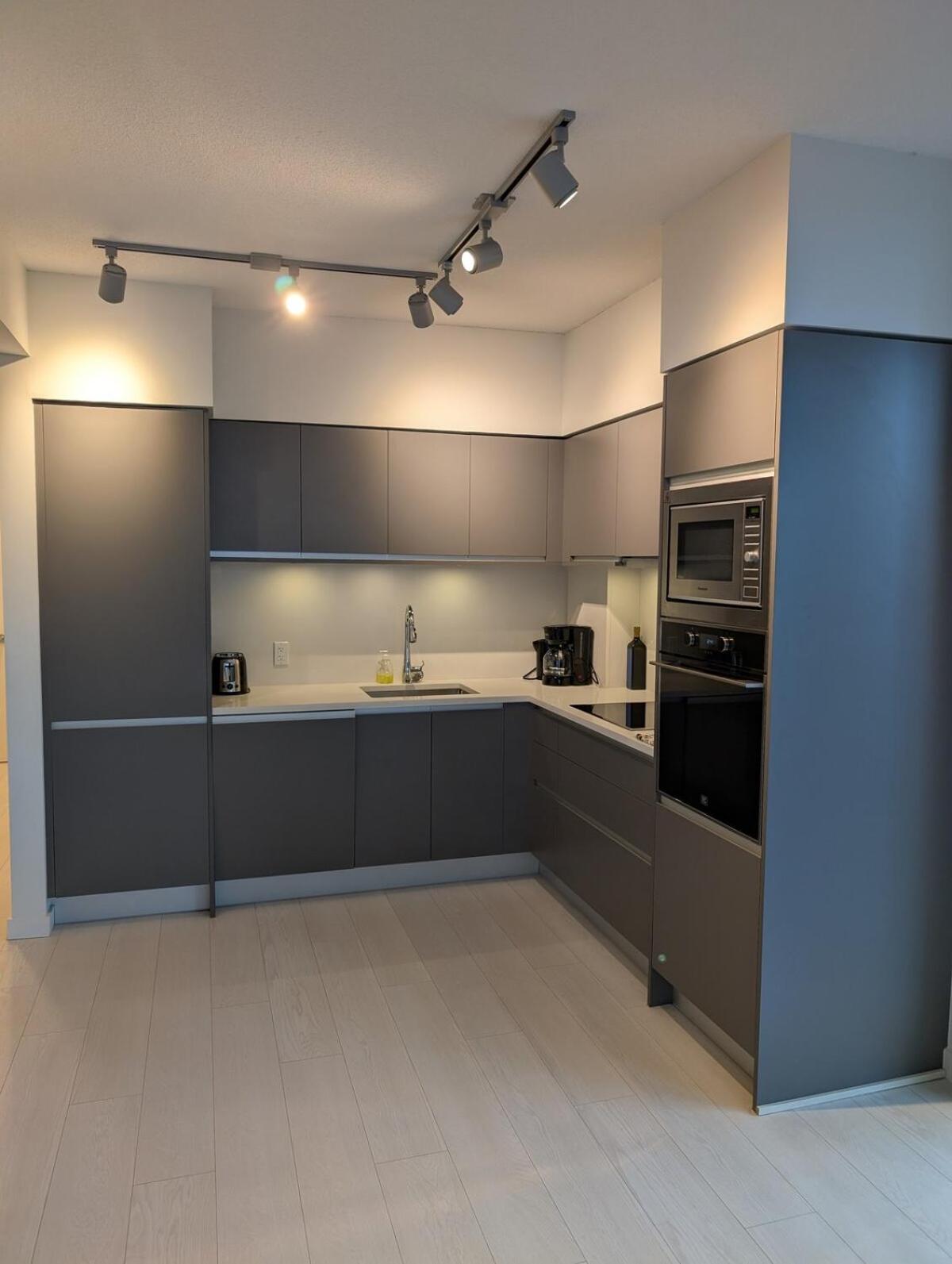 Modern 2 Bedroom With Ac In Olympic Village * Vancouver