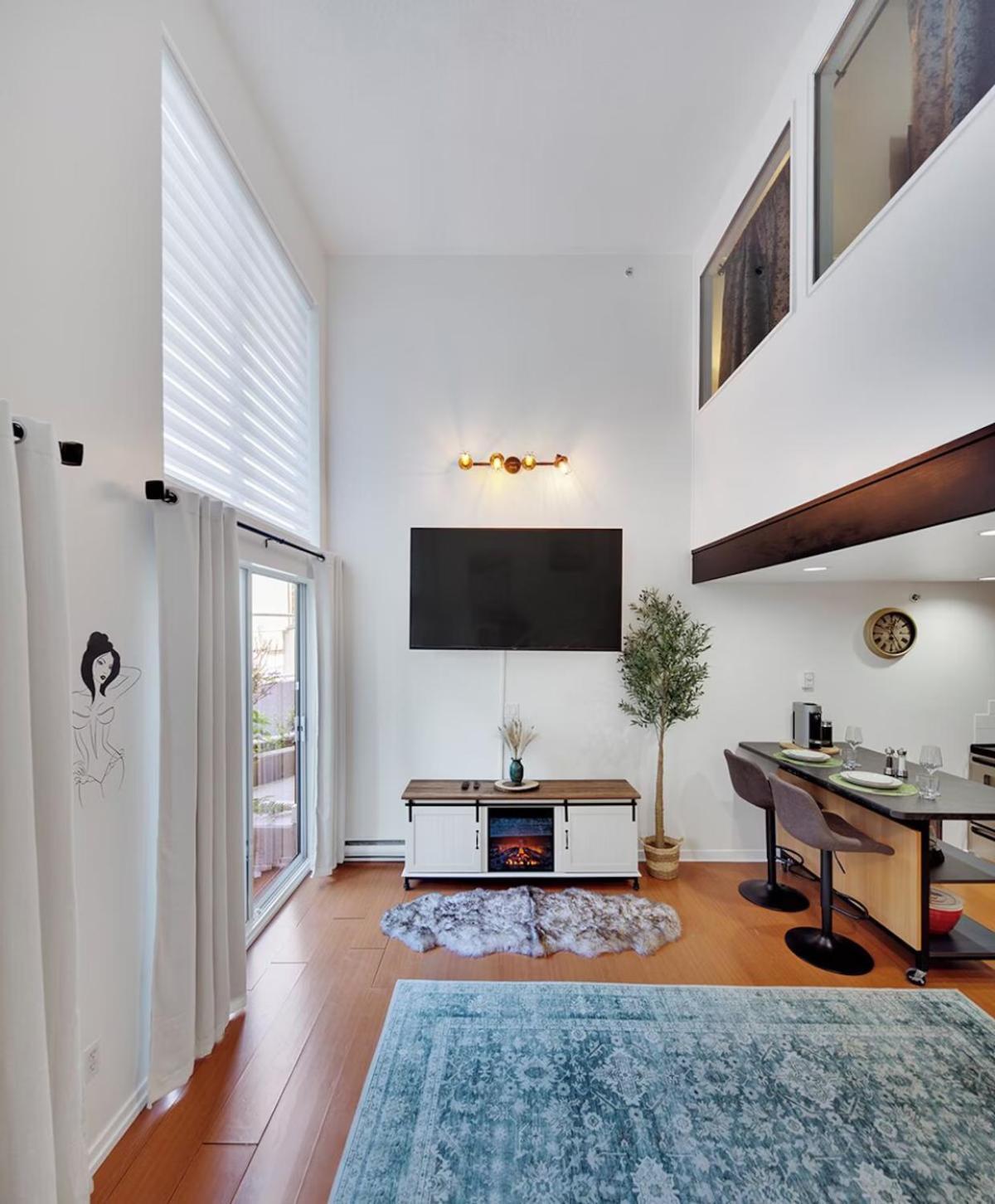 Apartment Stylish Two-story Loft With Rooftop Deck Vancouver