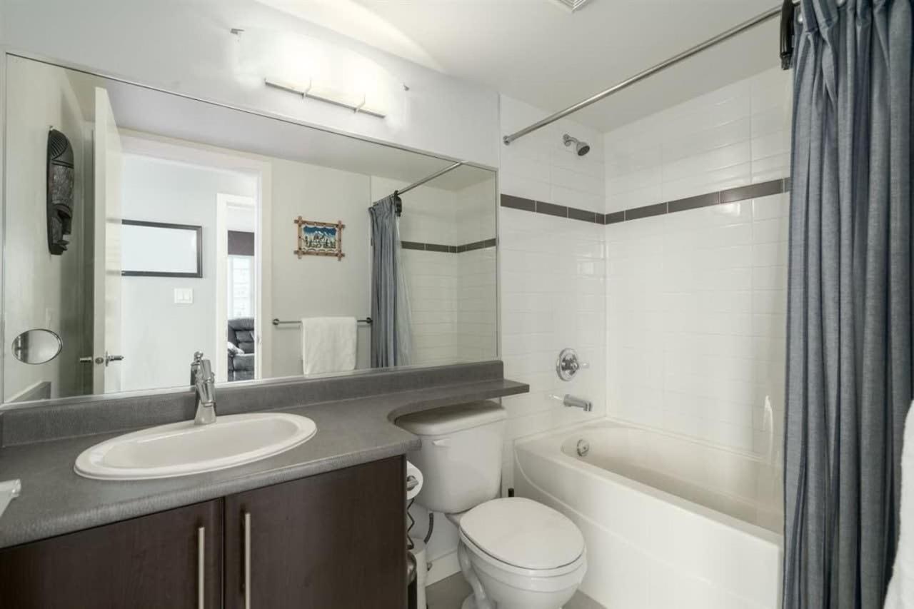 Rogers Arena With Pool Jacuzzi & Sauna Apartment Vancouver