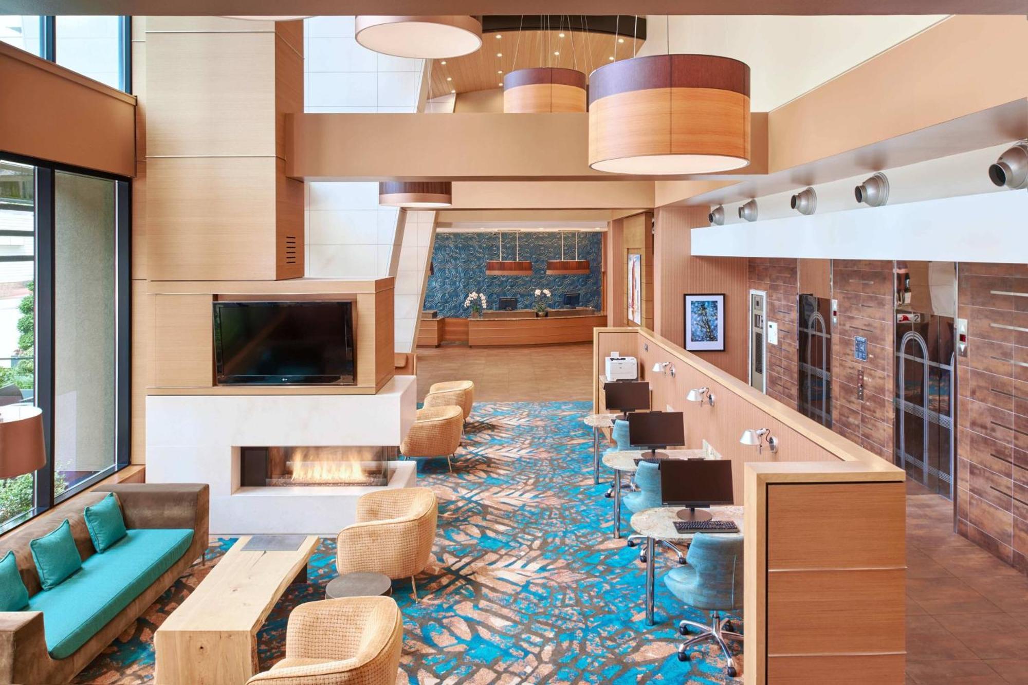 Hotel By Marriott Downtown 3*