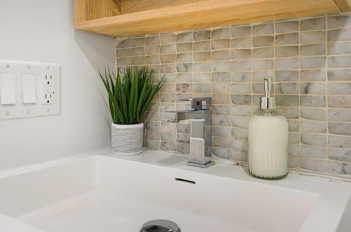 Apartment Stylish Near Restaurants & Amenities Vancouver