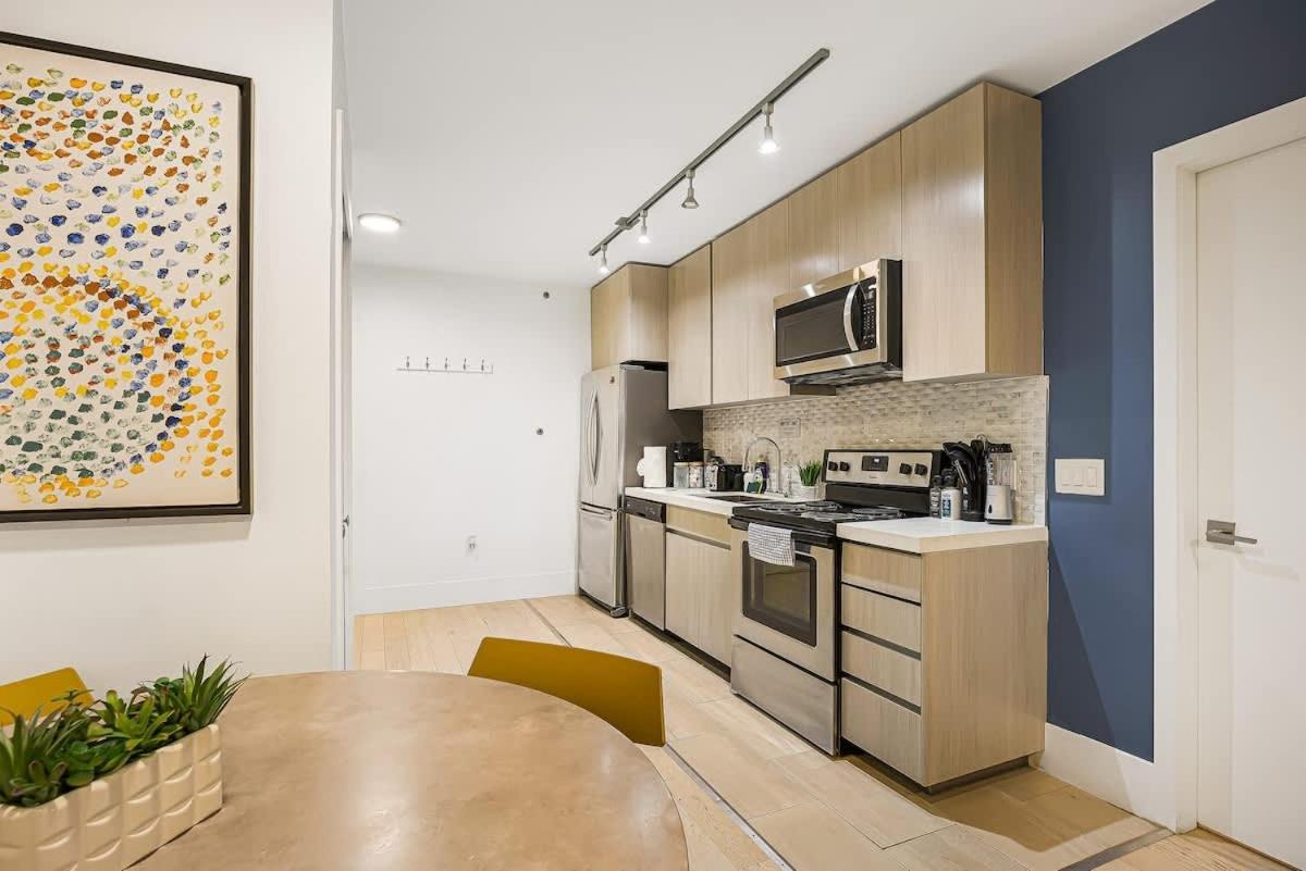 Stylish Near Restaurants & Amenities
