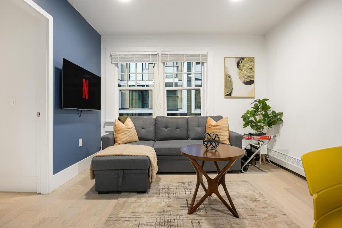 Stylish Near Restaurants & Amenities * Vancouver
