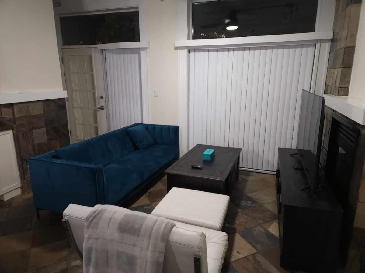 Elegant 2-bedroom Townhouse Vancouver
