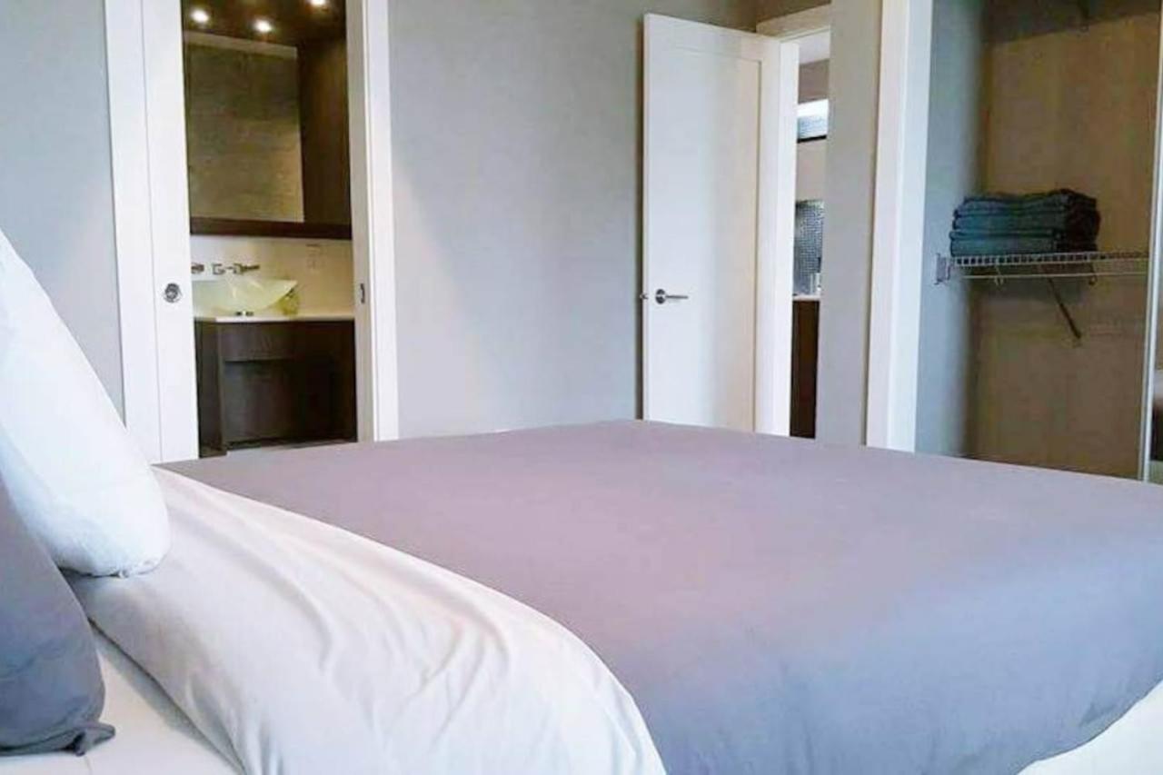 Charming Upper-level 3-bedroom House On Beatrice Holiday home *