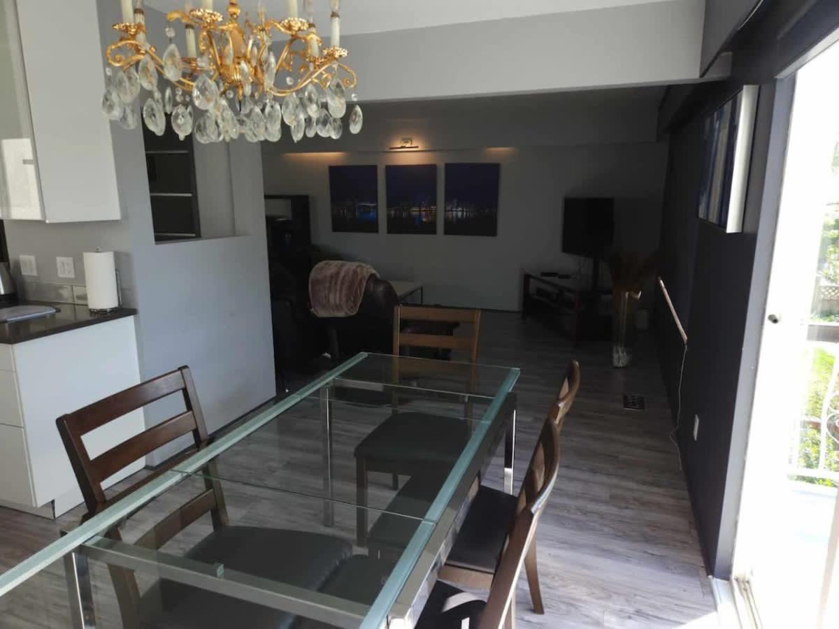 Holiday home Charming Upper-level 3-bedroom House On Beatrice Vancouver