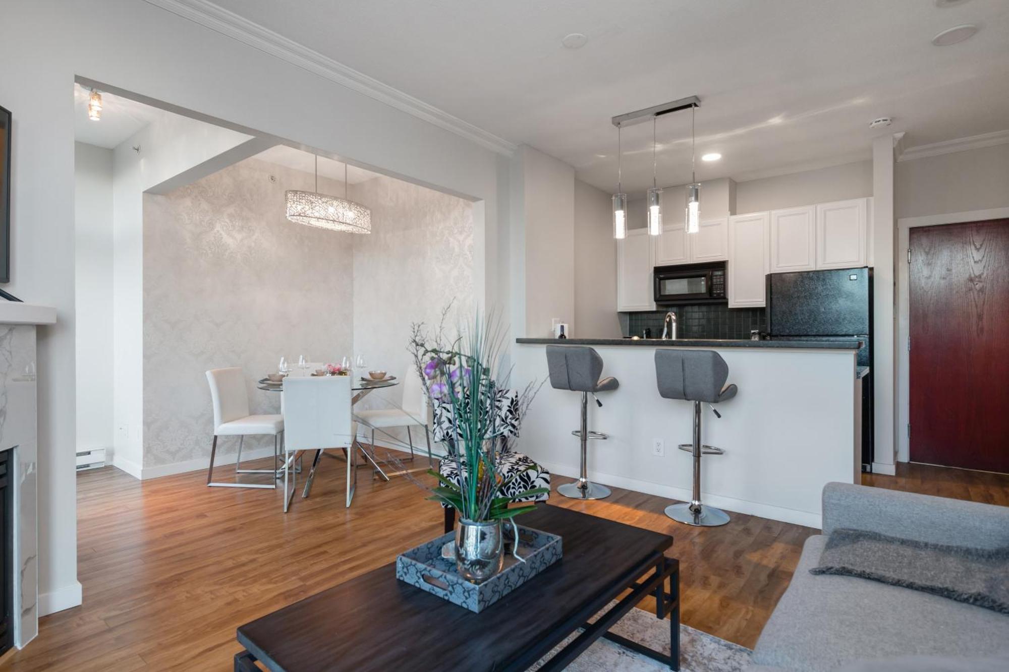 Yaletown Gem Located In The Heart Of Downtown Apartment