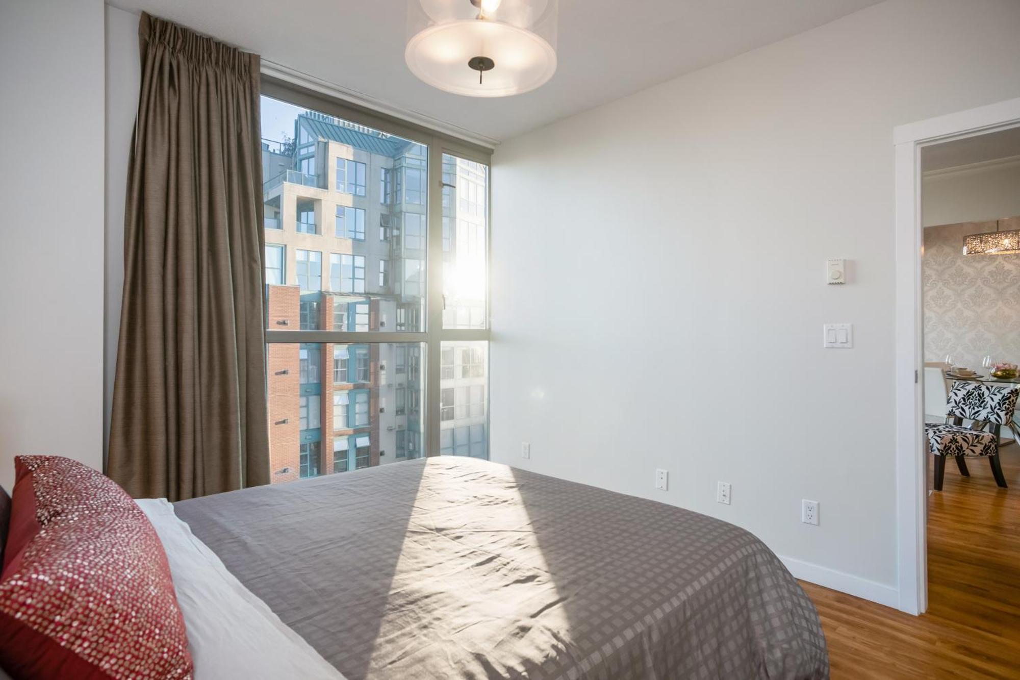 Apartment Yaletown Gem Located In The Heart Of Downtown *