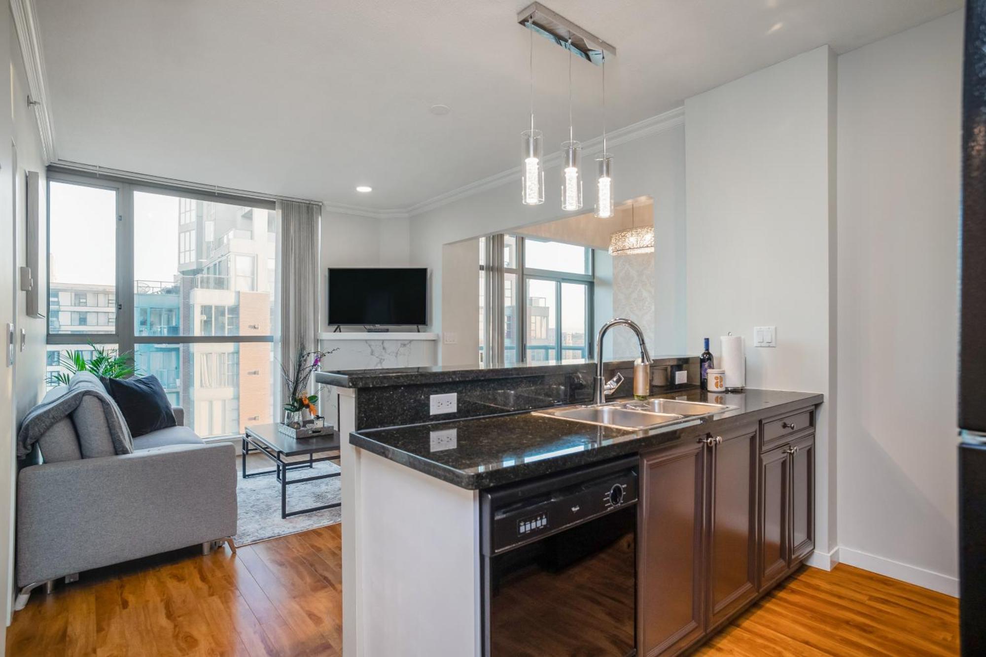 Apartment Yaletown Gem Located In The Heart Of Downtown *