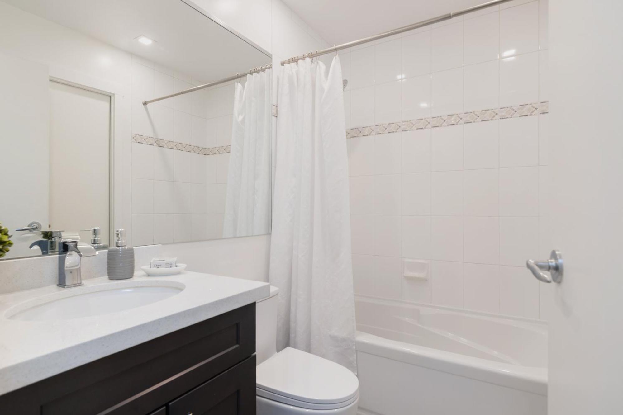 Apartment Yaletown Gem Located In The Heart Of Downtown Vancouver