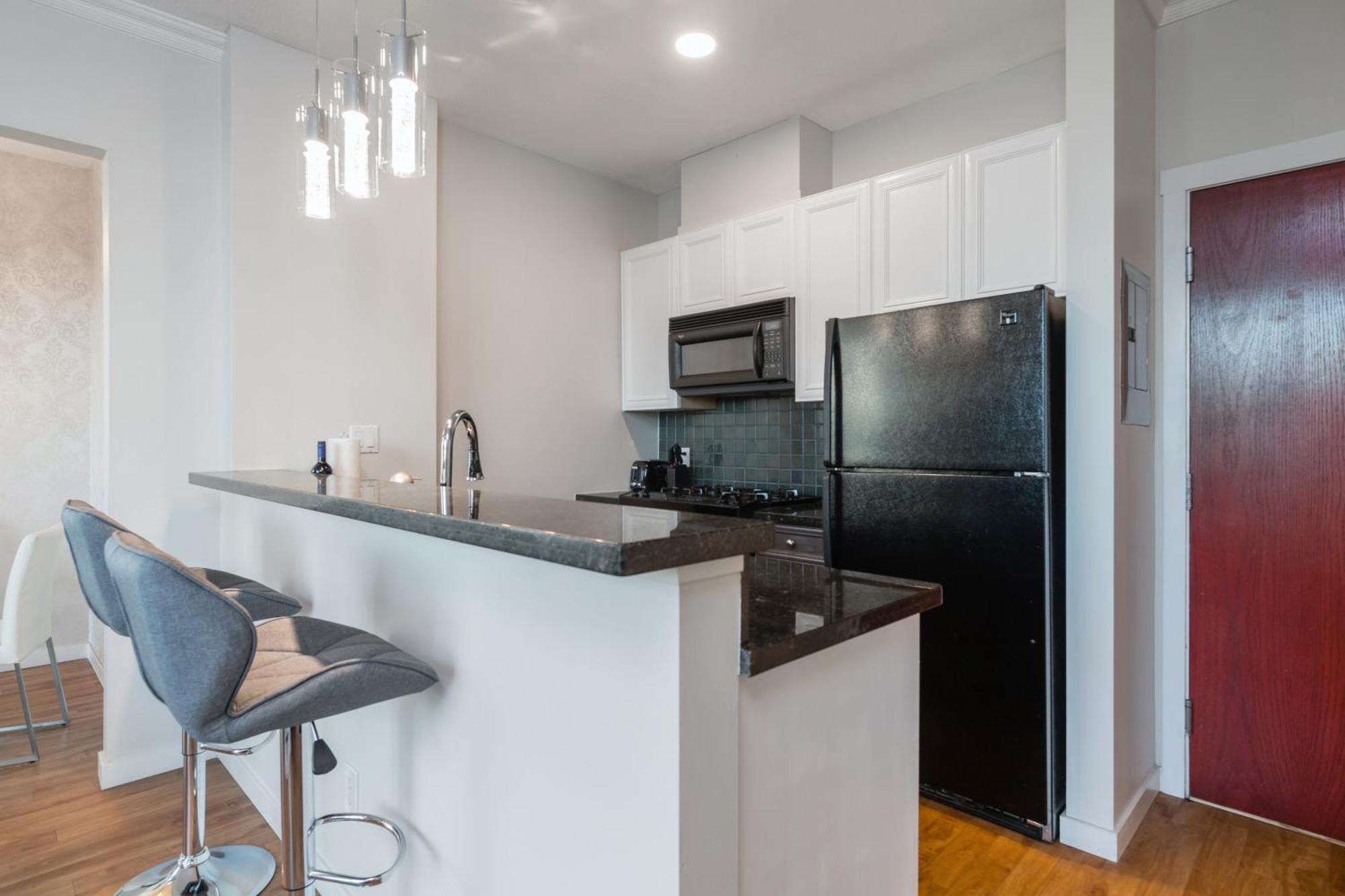 Yaletown Gem Located In The Heart Of Downtown Apartment