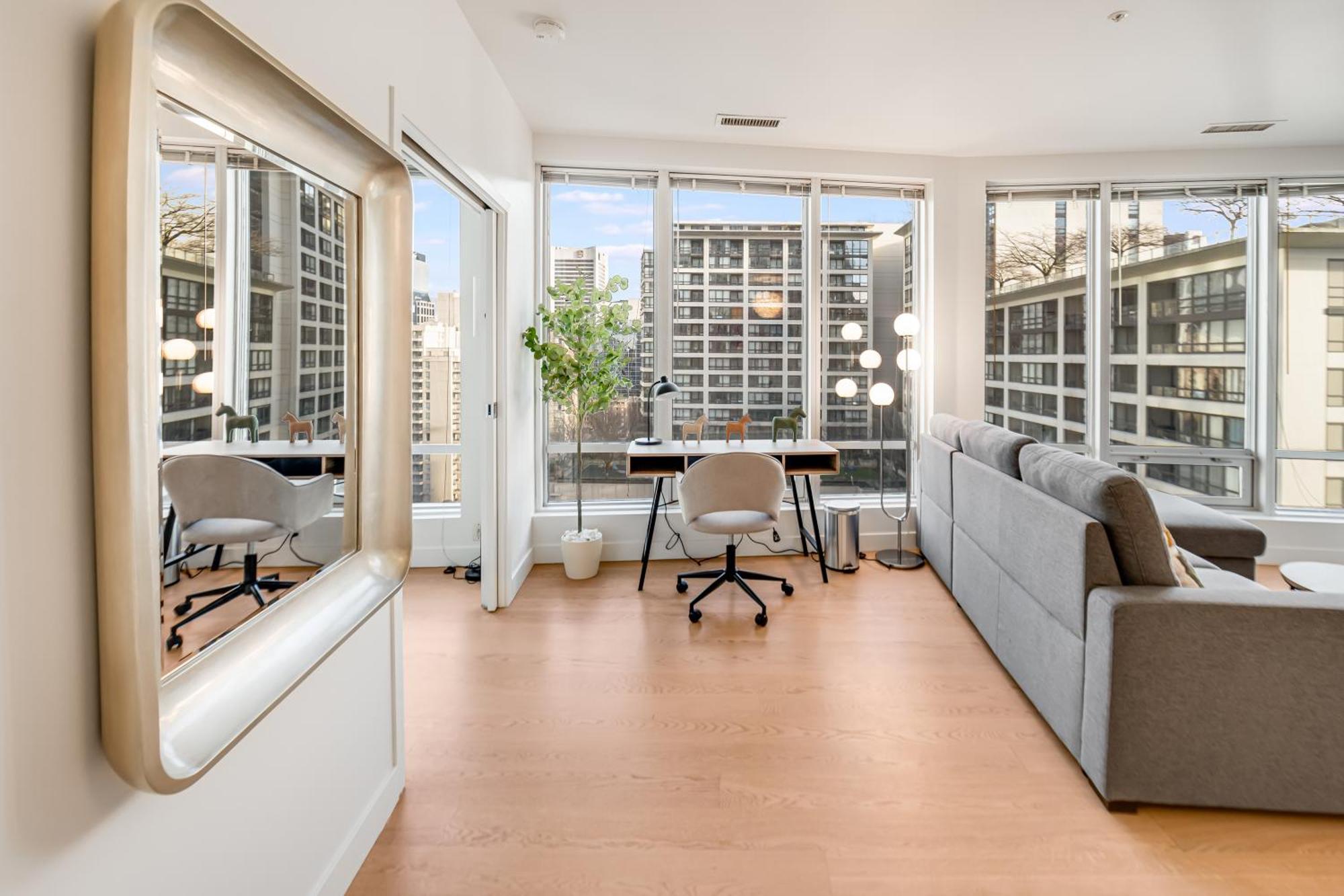 Modern & Cozy In The Heart Of Downtown *