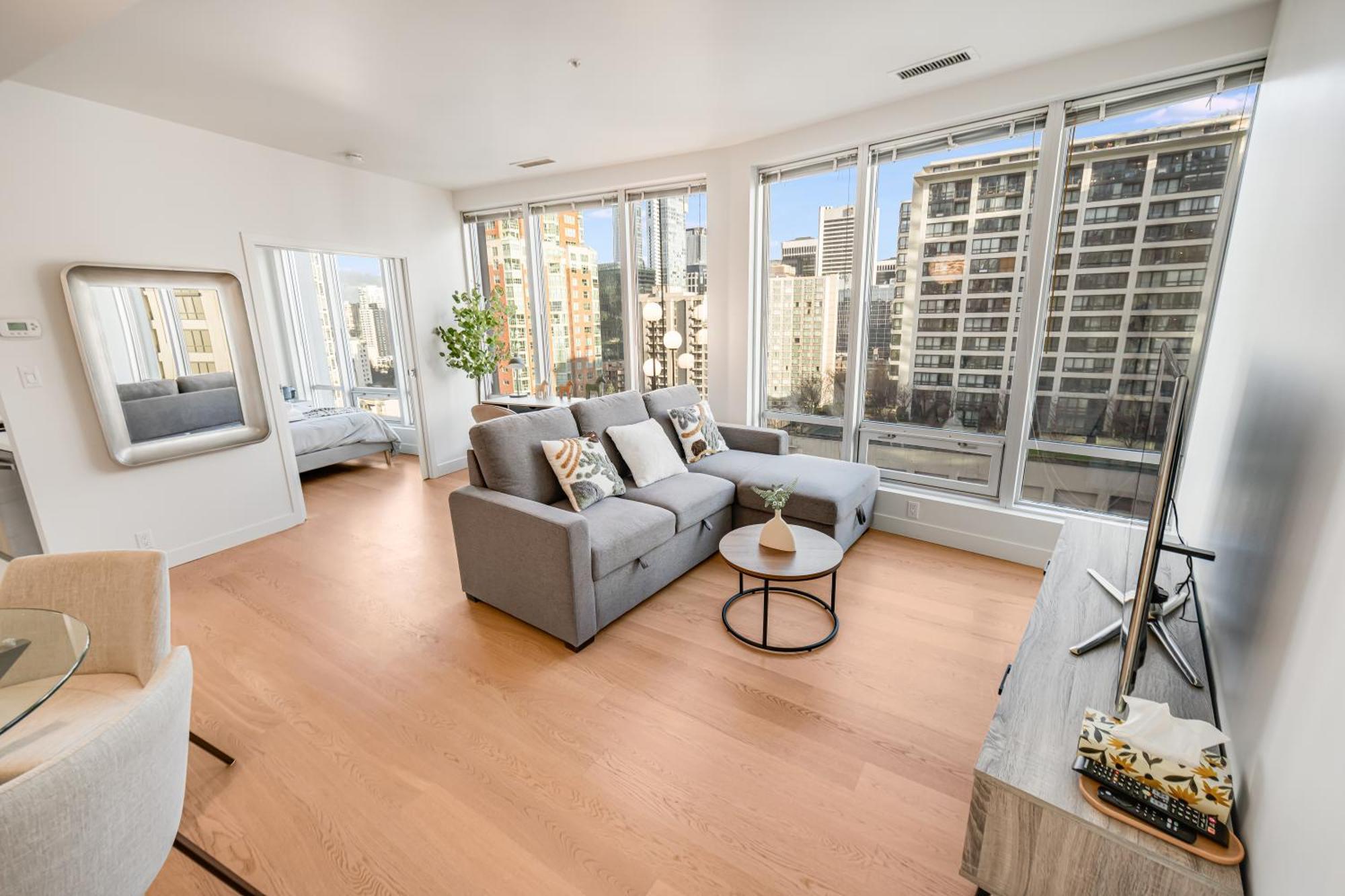 Modern & Cozy In The Heart Of Downtown * Vancouver