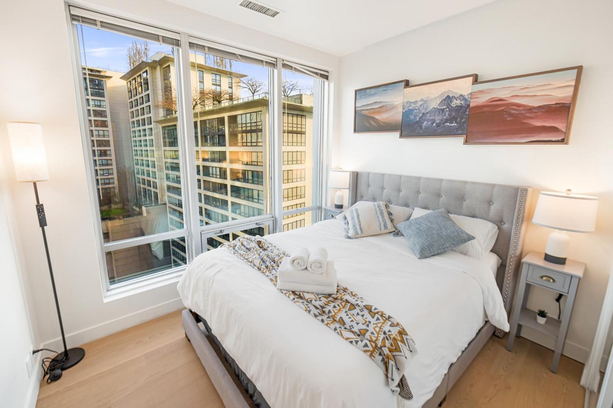 Modern & Cozy In The Heart Of Downtown