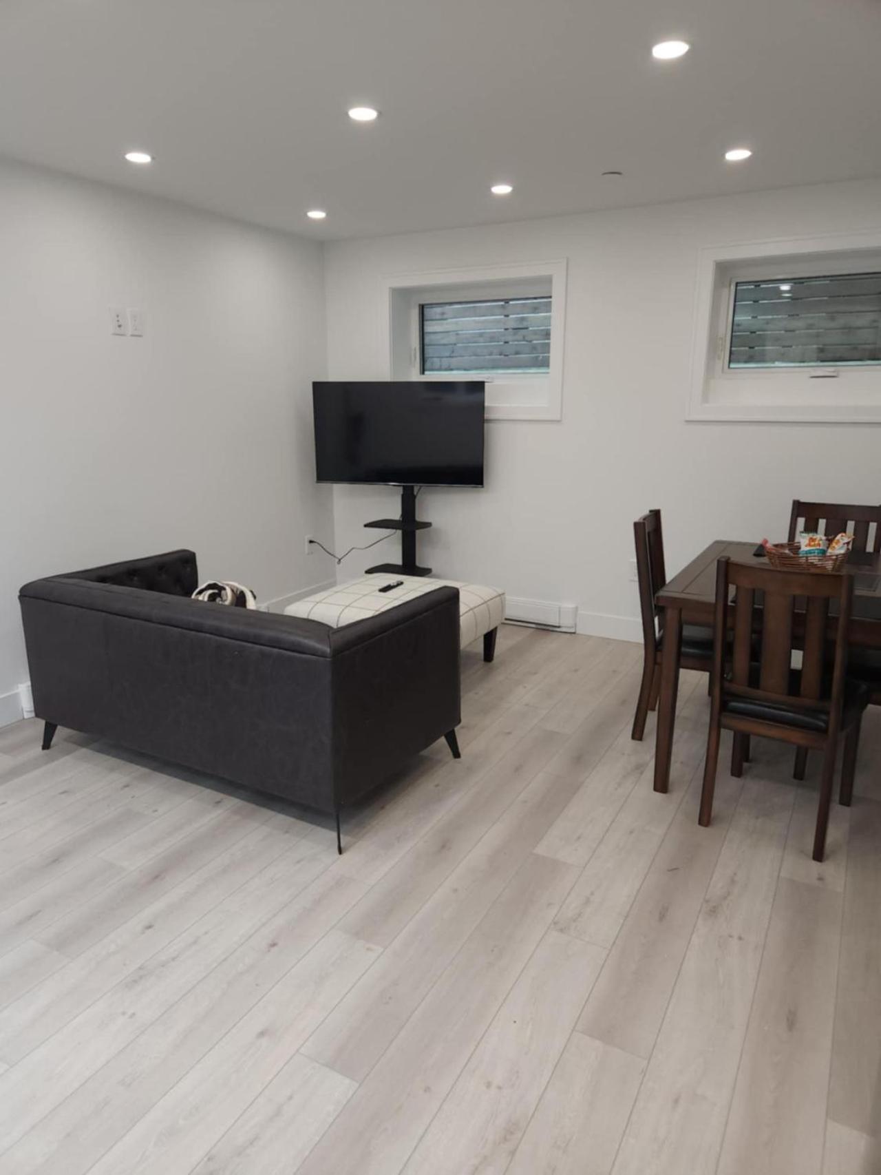 Townhouse 1 Bedroom On Lower Floor Vancouver