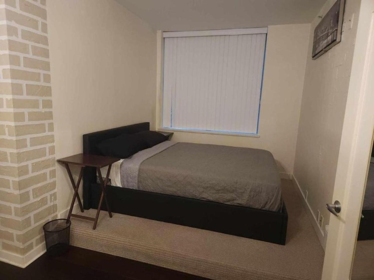Cityscape Comfort- Elegant 2-bedroom Townhouse In The Heart Of