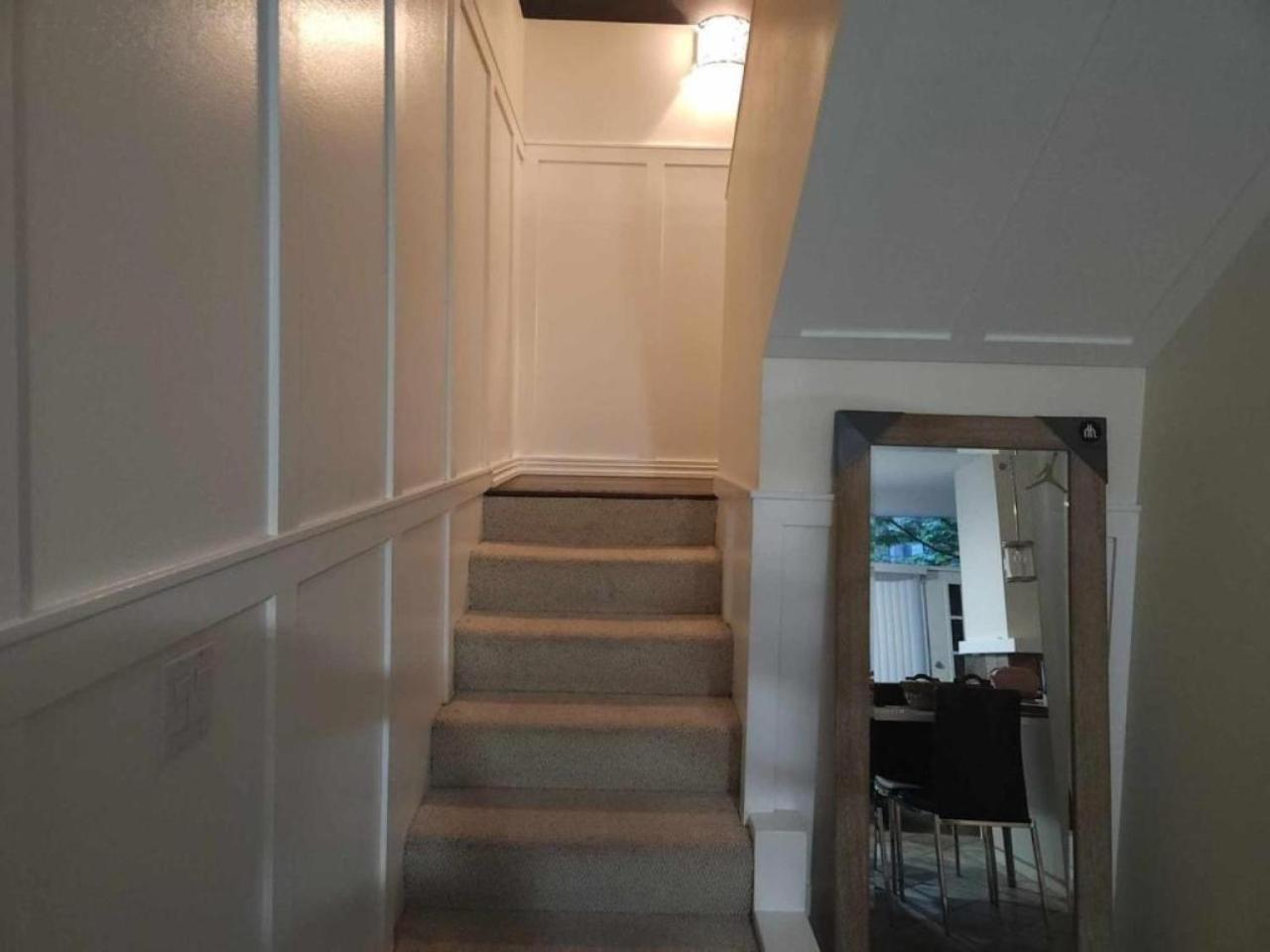 Cityscape Comfort- Elegant 2-bedroom Townhouse In The Heart Of Holiday home