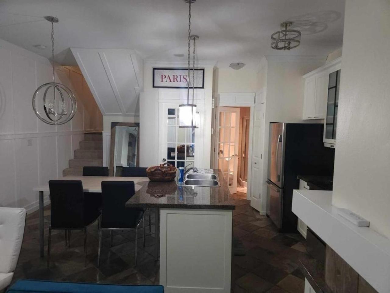 Holiday home Cityscape Comfort- Elegant 2-bedroom Townhouse In The Heart Of *