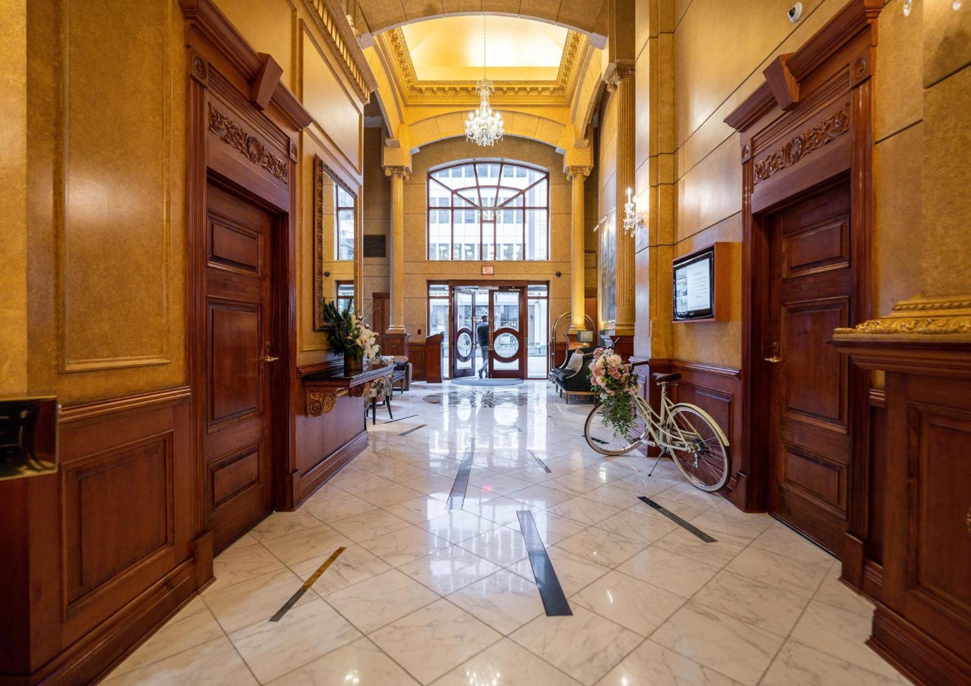 Le Soleil By Executive Hotel