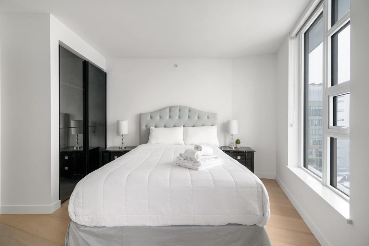 Elegant Luxury & Stunning Views Apartment Vancouver