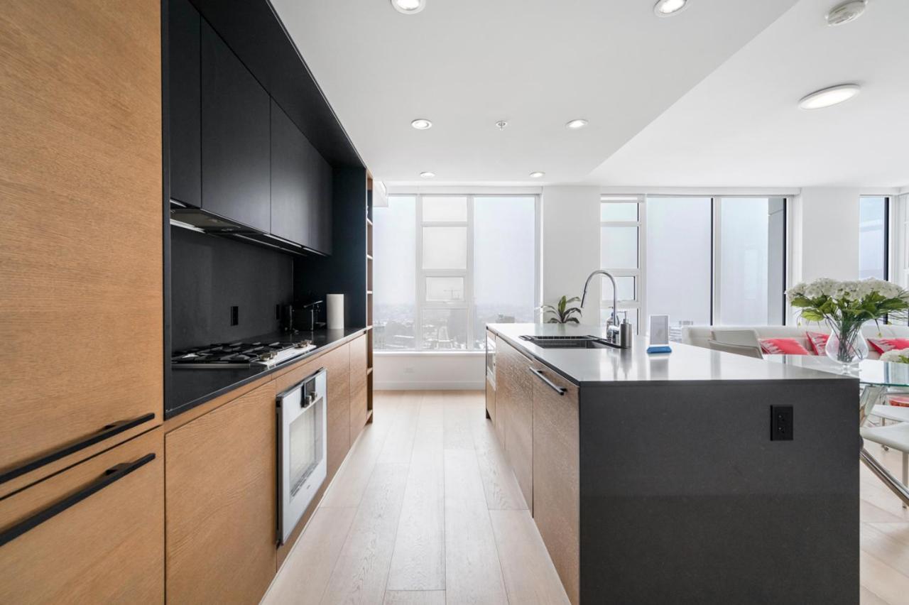 Elegant Luxury & Stunning Views Vancouver