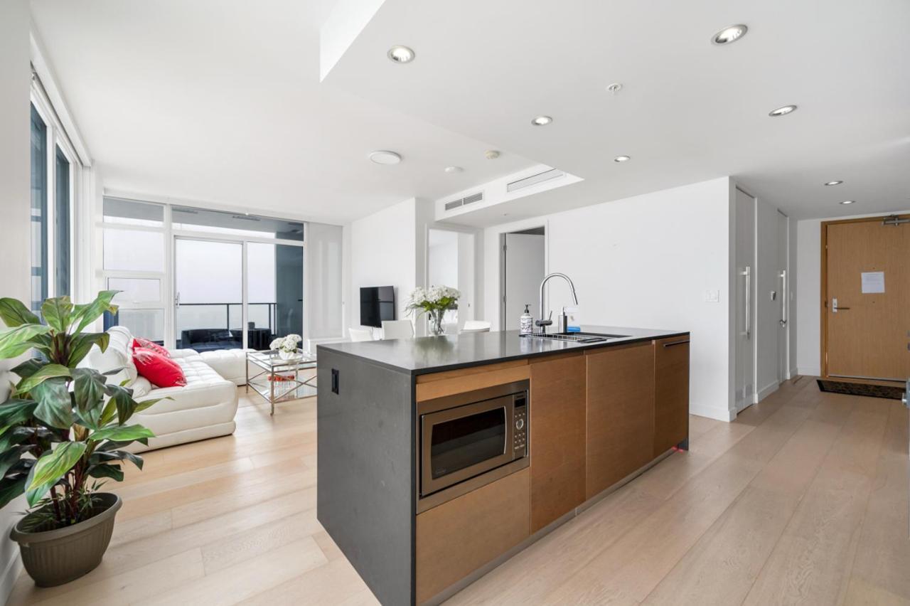 Elegant Luxury & Stunning Views Apartment