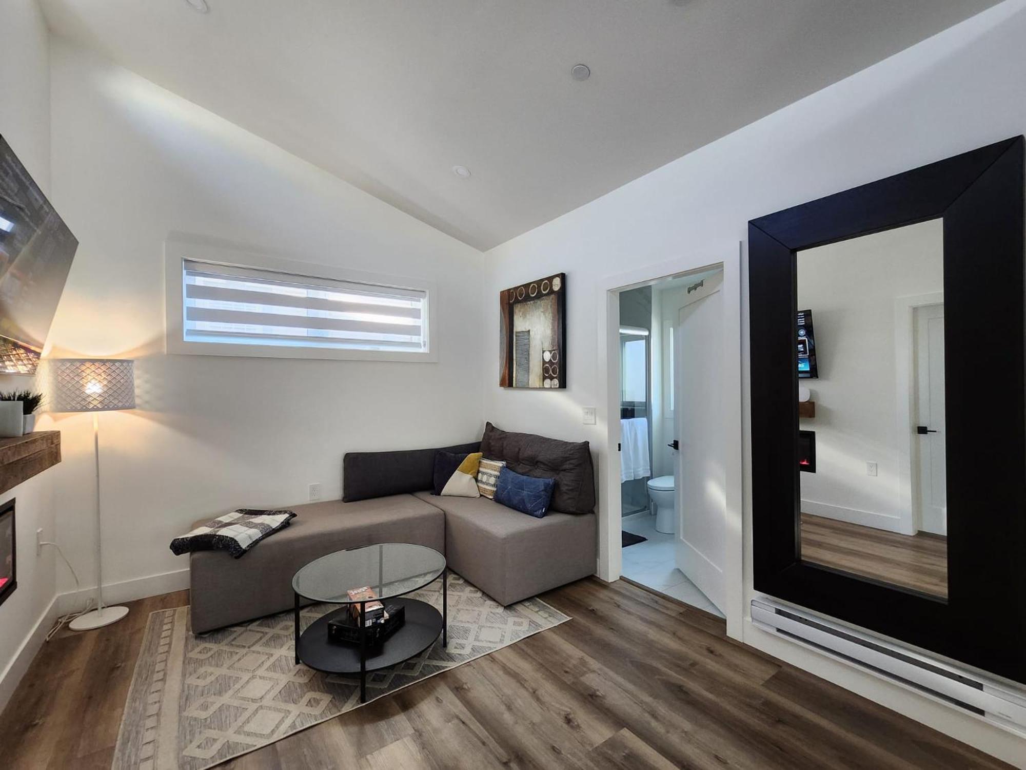 & Modern Whole House In Apartment