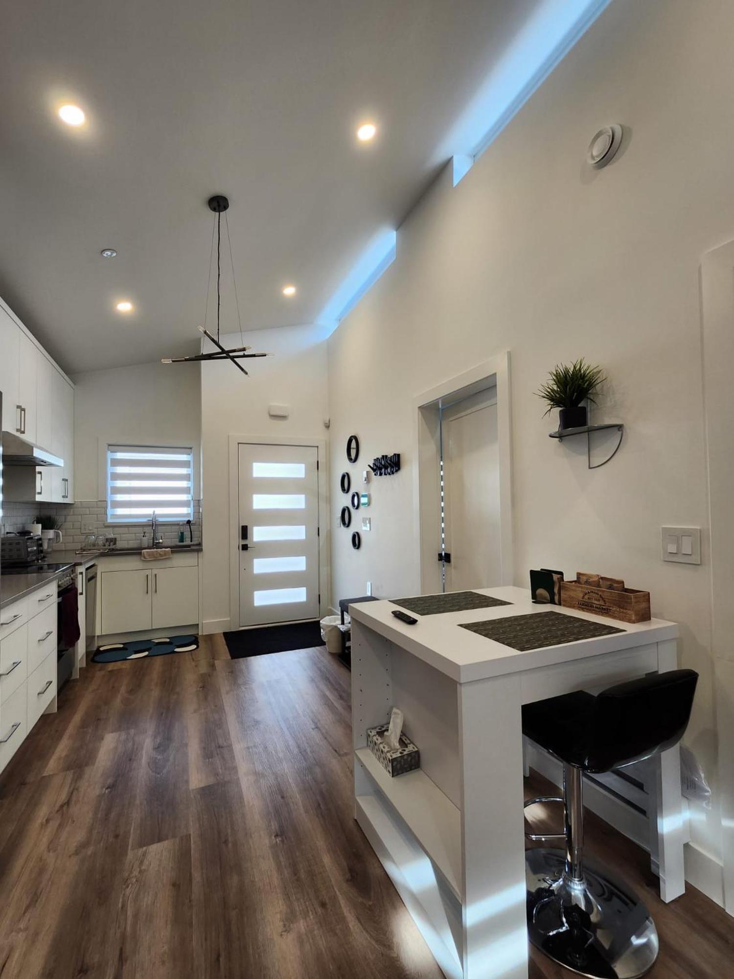& Modern Whole House In Apartment