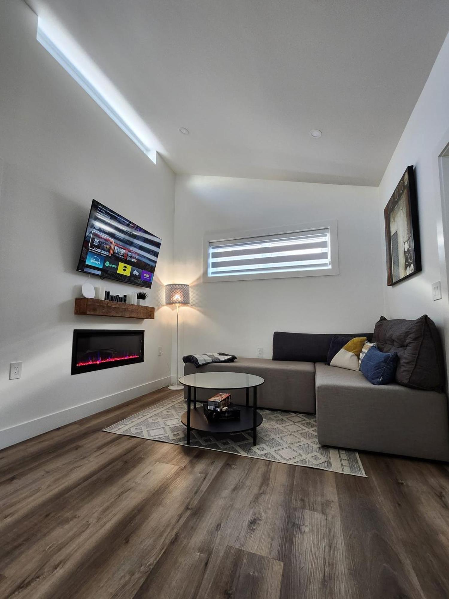 & Modern Whole House In Apartment *