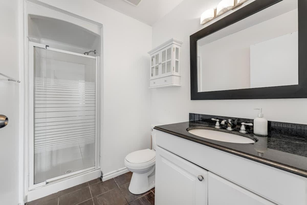 Apartment Stylish & Comfy In A Prime Location *