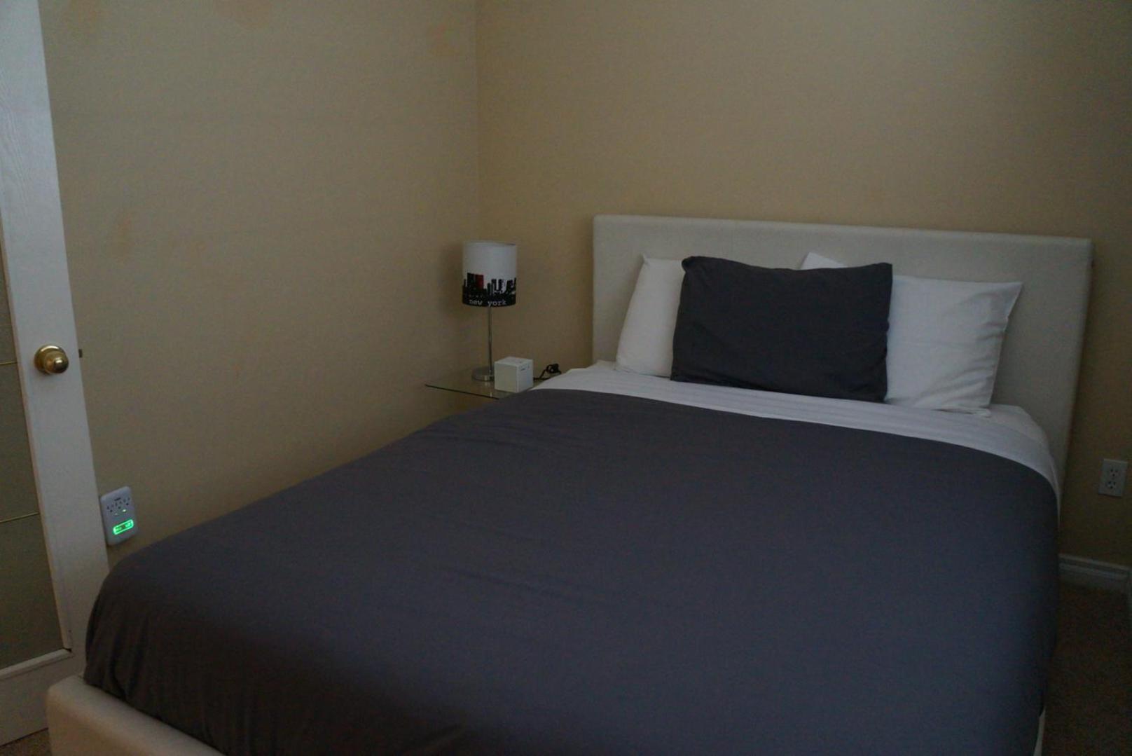 Contemporary Comfort In Vancouver's Downtown Hub *